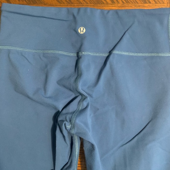 Lululemmon wonder under crop leggings - Picture 3 of 4
